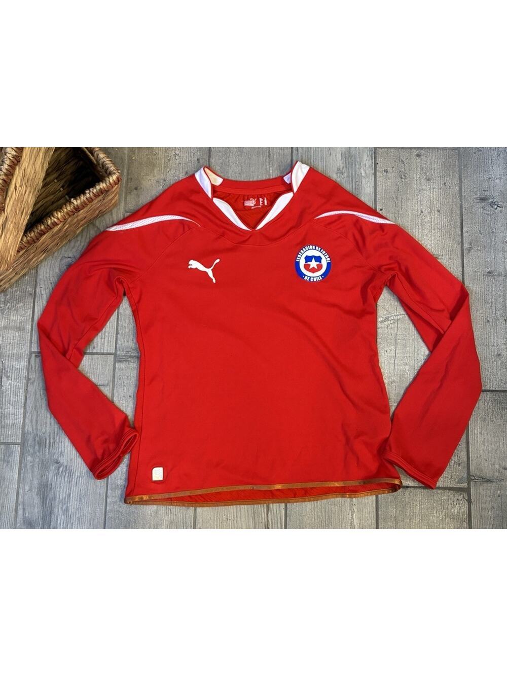 Authentic Puma Chile 2011/12 Long Sleeve Home Soccer Jersey Mens Med Runs Small